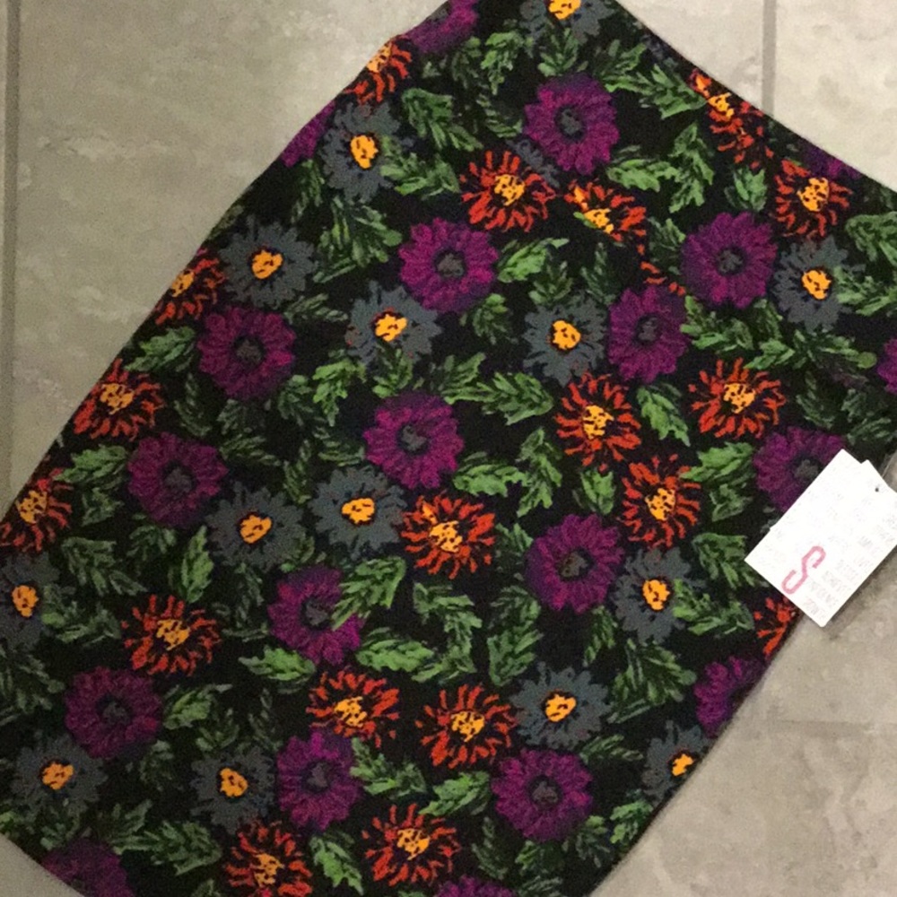 BNWT Small Lularoe Cassie